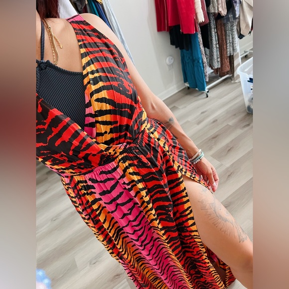 AMERICA & BEYOND TIGER MAXI DRESS NWT - Picture 5 of 9